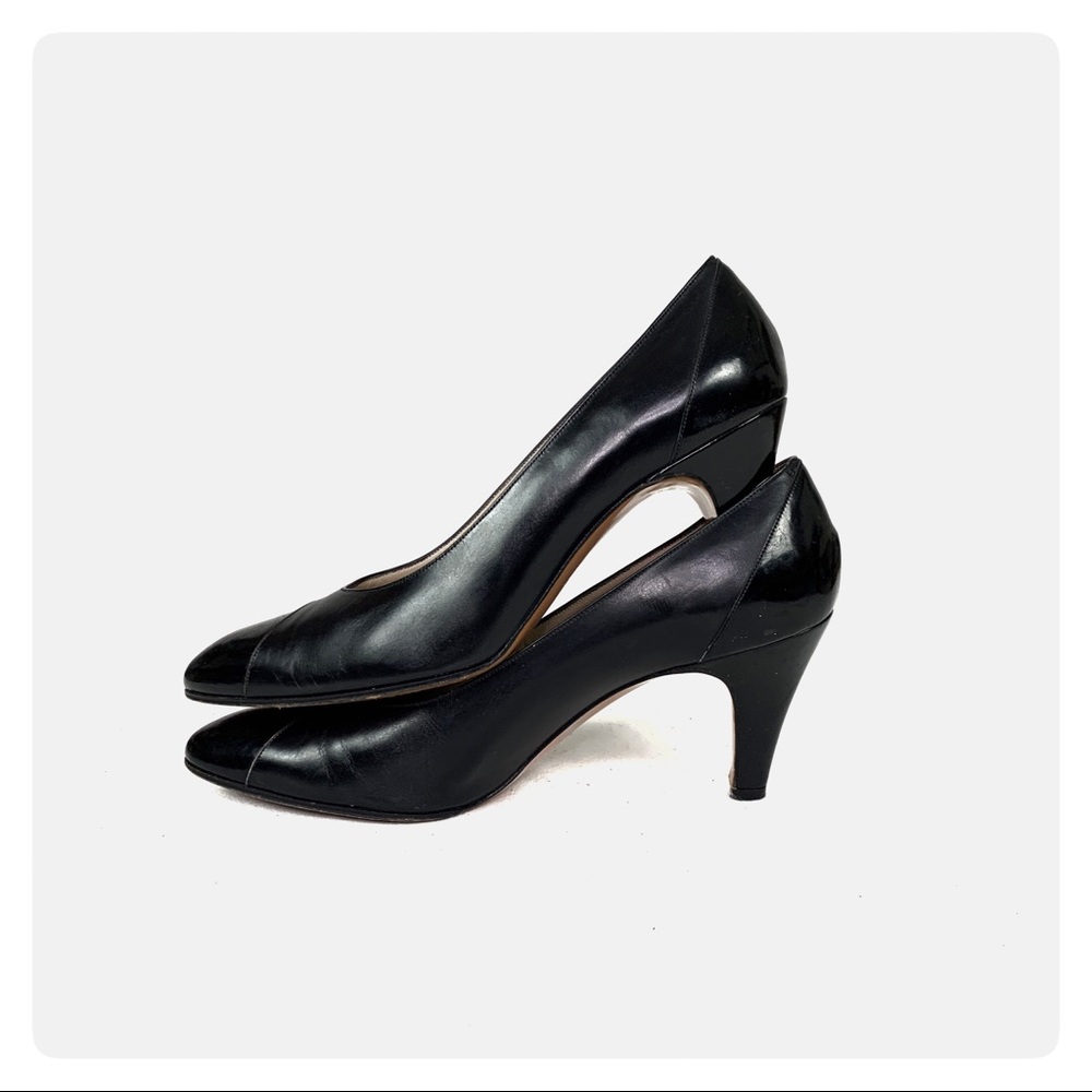 Salvatore Ferragamo Black Pumps Size 5.5 AA  234RE